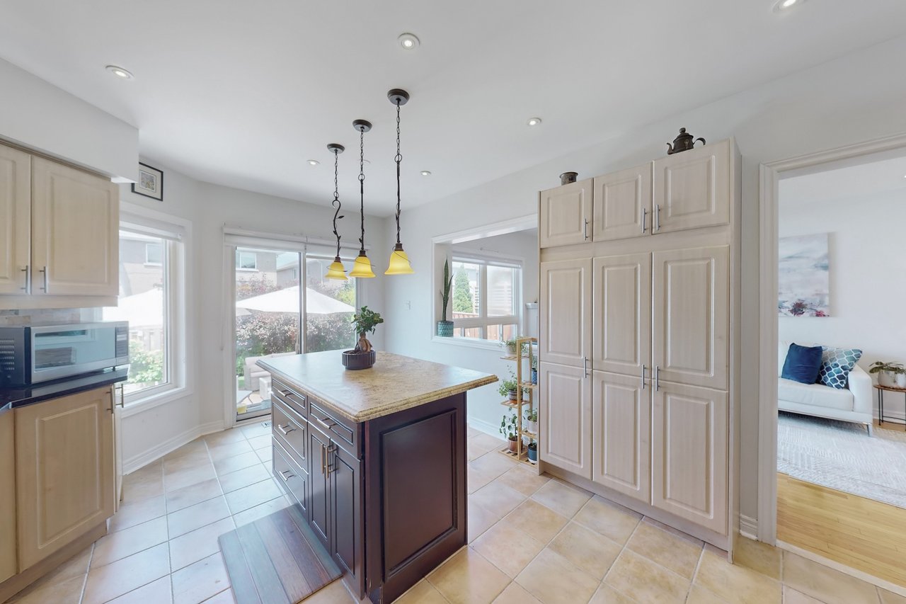 851 Clemens Crescent