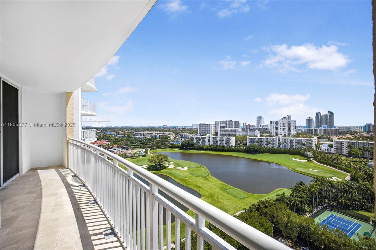 Duo Condominium East, Unit 1604E