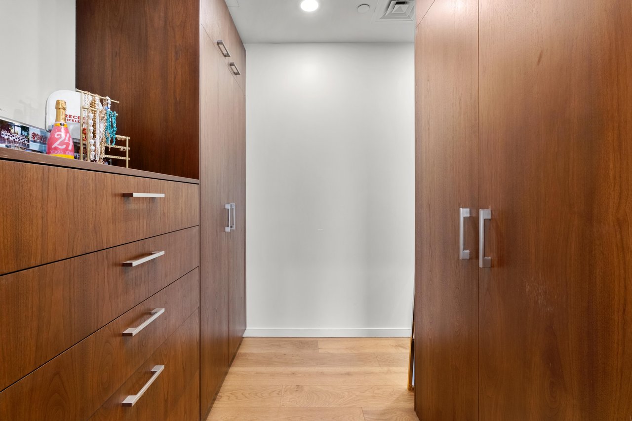 200 Congress Avenue #37H