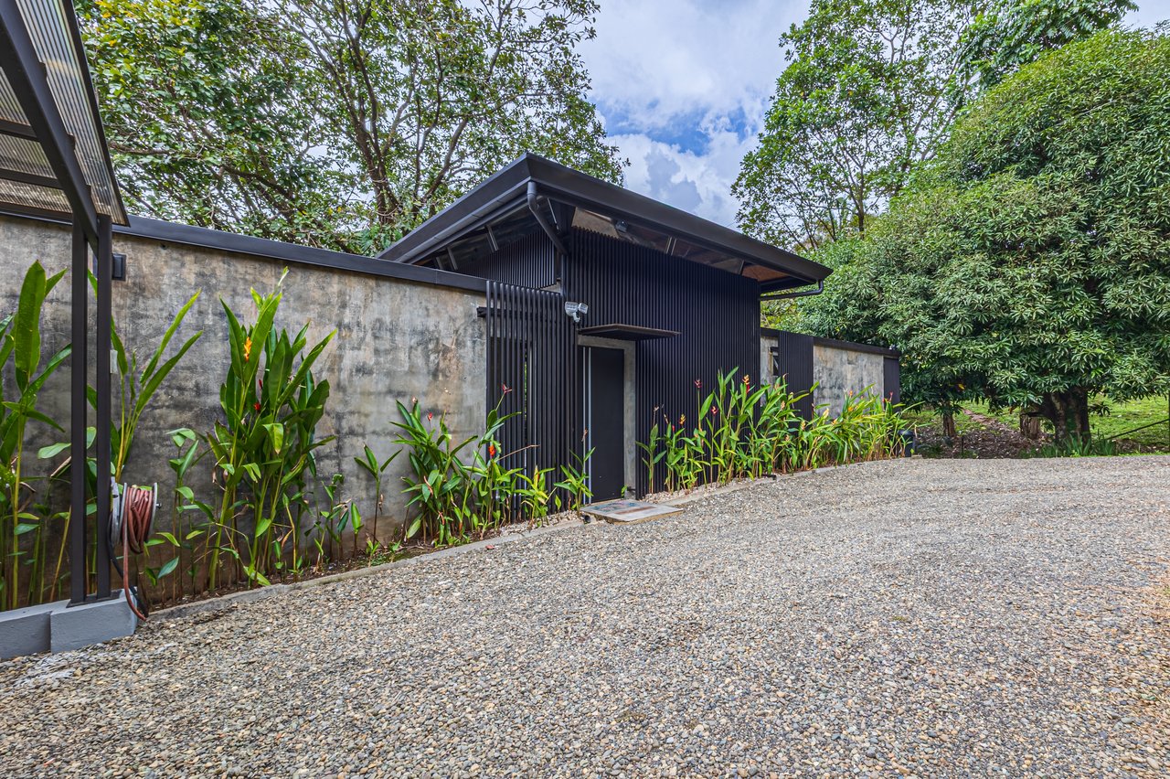   3 bedrooms, 2.5 bathrooms Villa Steps from Uvita, beautiful Beaches, Waterfalls, Restaurants and Tourist Attractions.