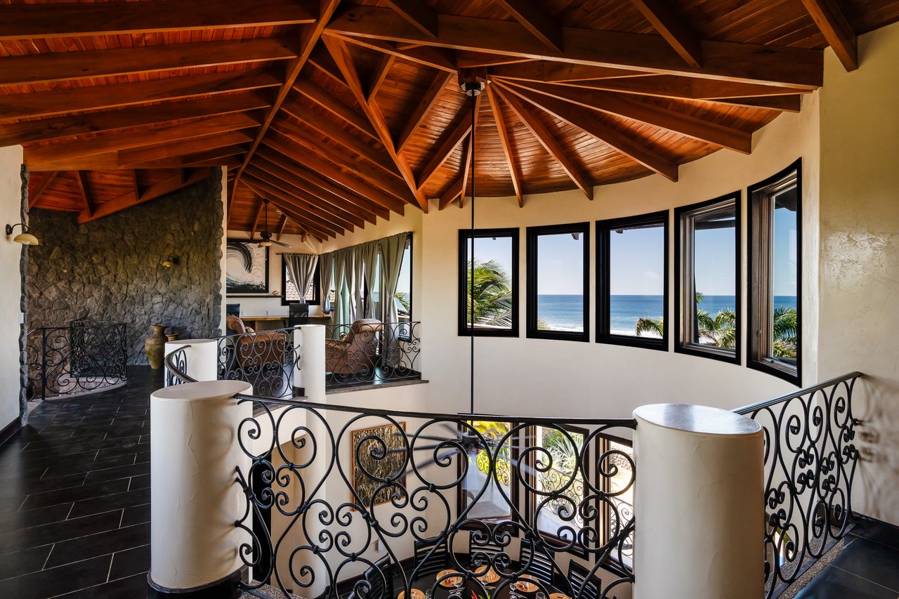 Villa Esperanza Beachfront | Near the Coast and Oceanfront House For Sale in Playa Negra