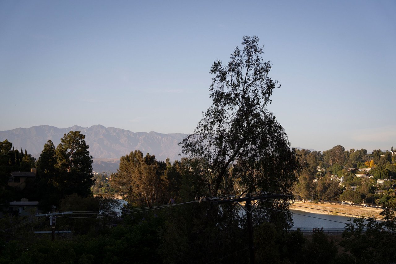 Vacant Trophy Silverlake Triplex With Reservoir Views