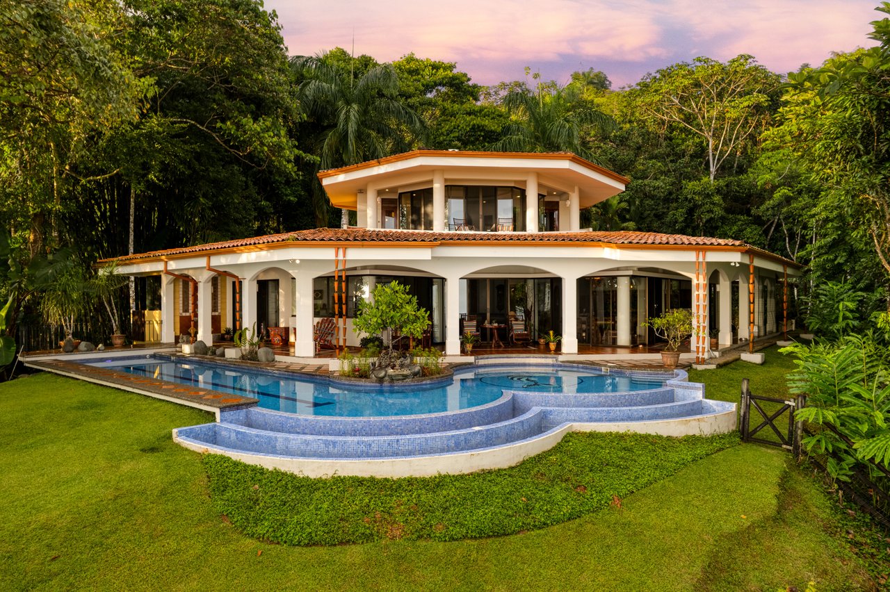 Escaleras, Dominical, Costa Rica