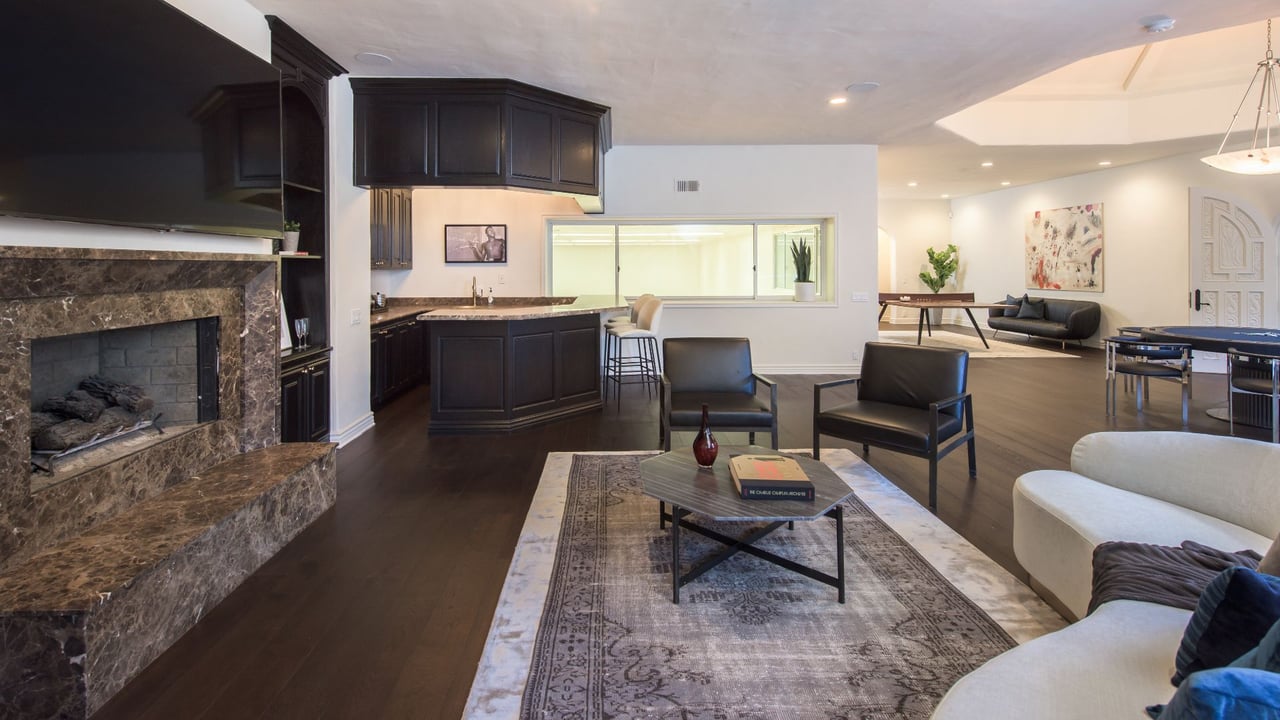 1275 Benedict Canyon Dr