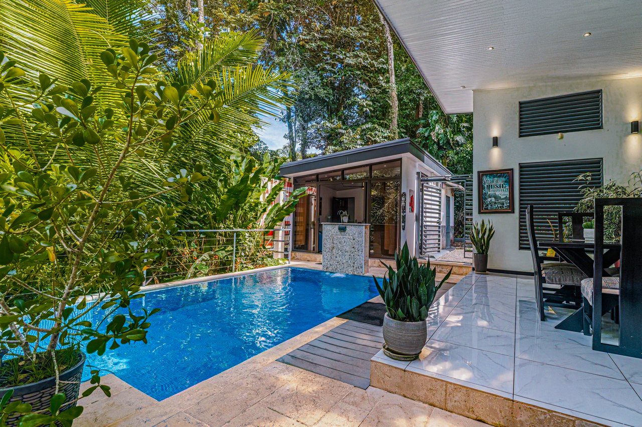 Charming 2 Bedroom Home + Studio located in heart of Uvita 