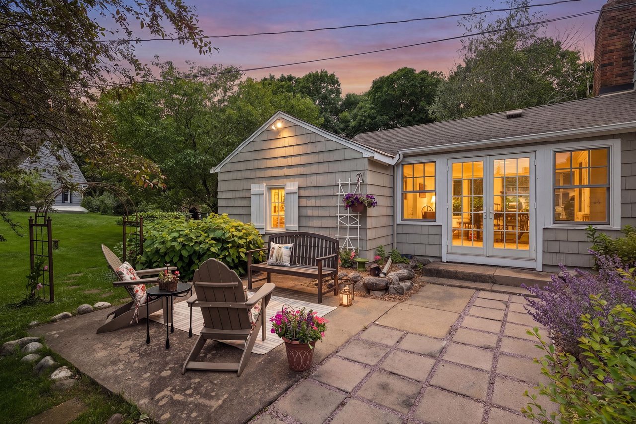 20600 Carson Road, Deephaven