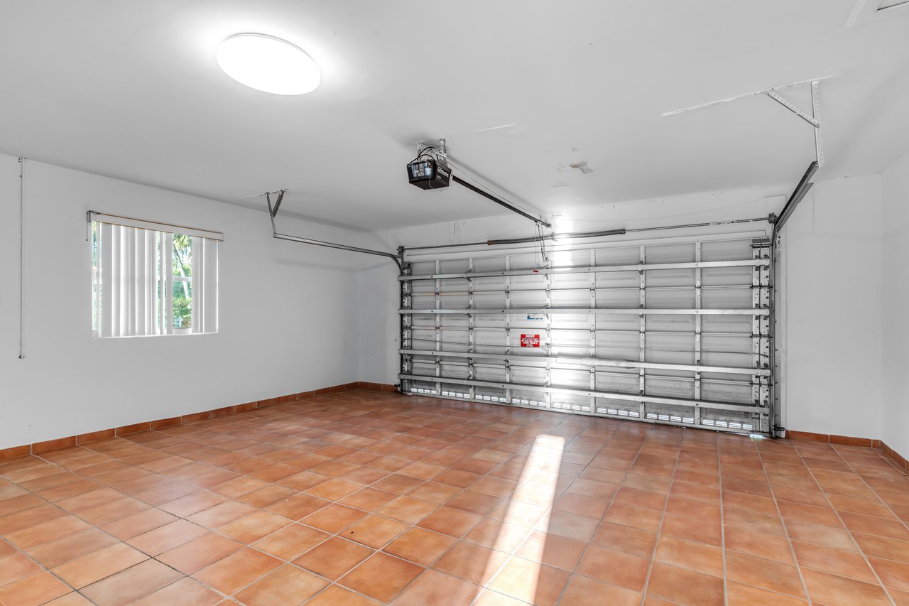 New Rental Opportunity in North Pinecrest