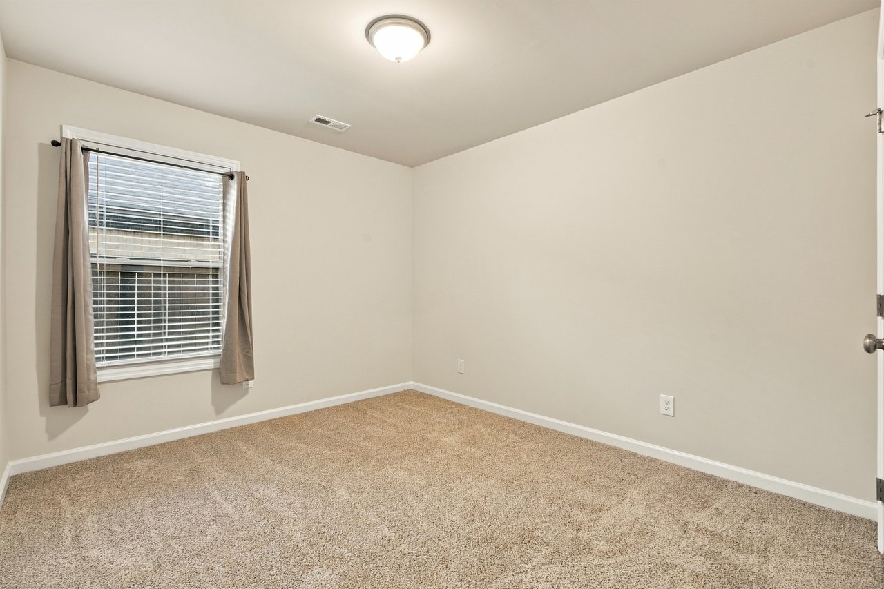 Modern Comfort Meets Unbeatable Location in Harvest!