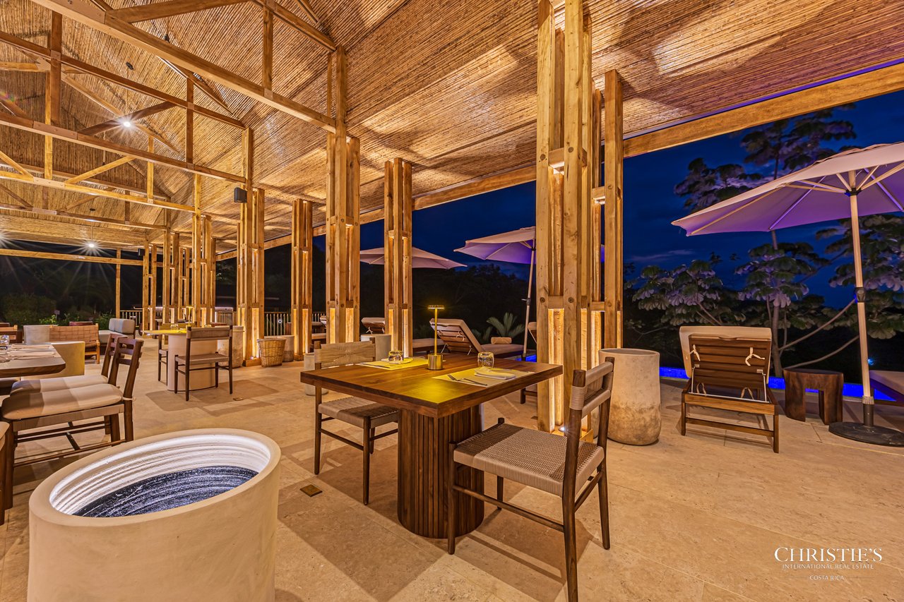 Luxury Hotel Boutique with Ocean Views | Walking distance to the beach | 13.2 Acres