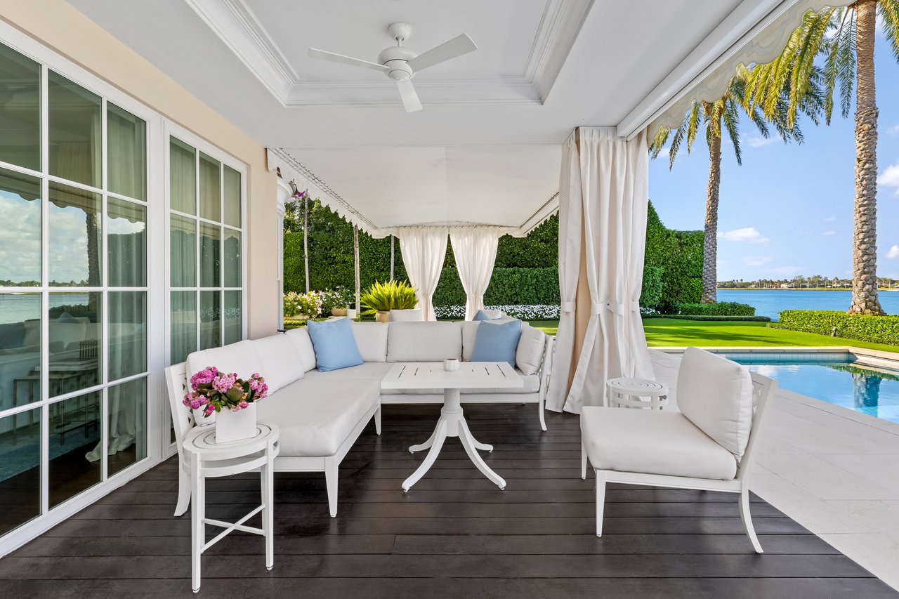 Georgian Waterfront Mansion on Everglades Island
