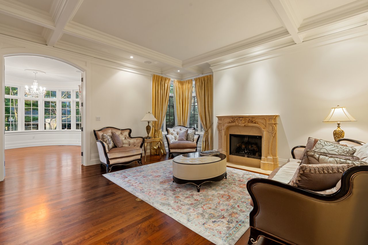 1081 Argyle Drive, Oakville