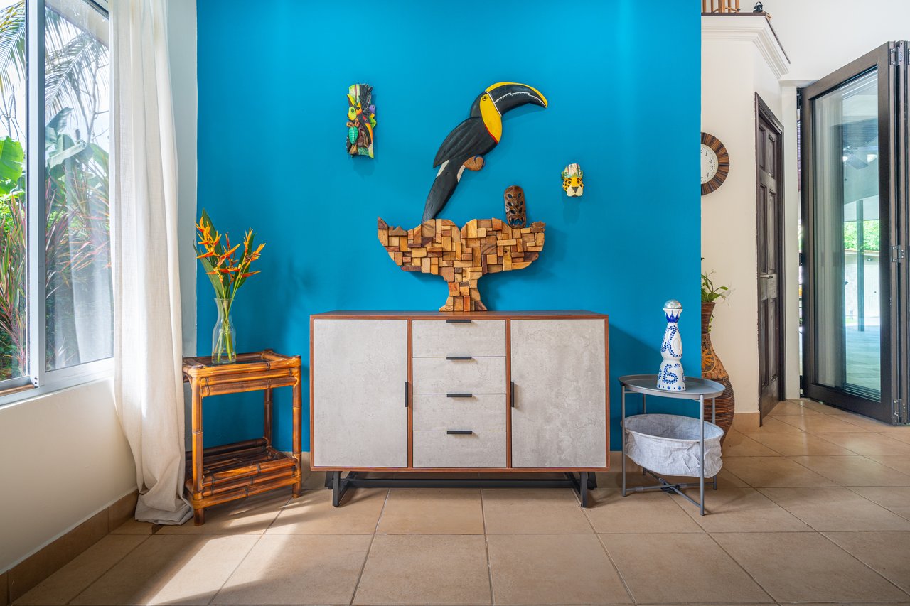 Casa Luna, 3bed /3bath Private Oasis, Convenient Location