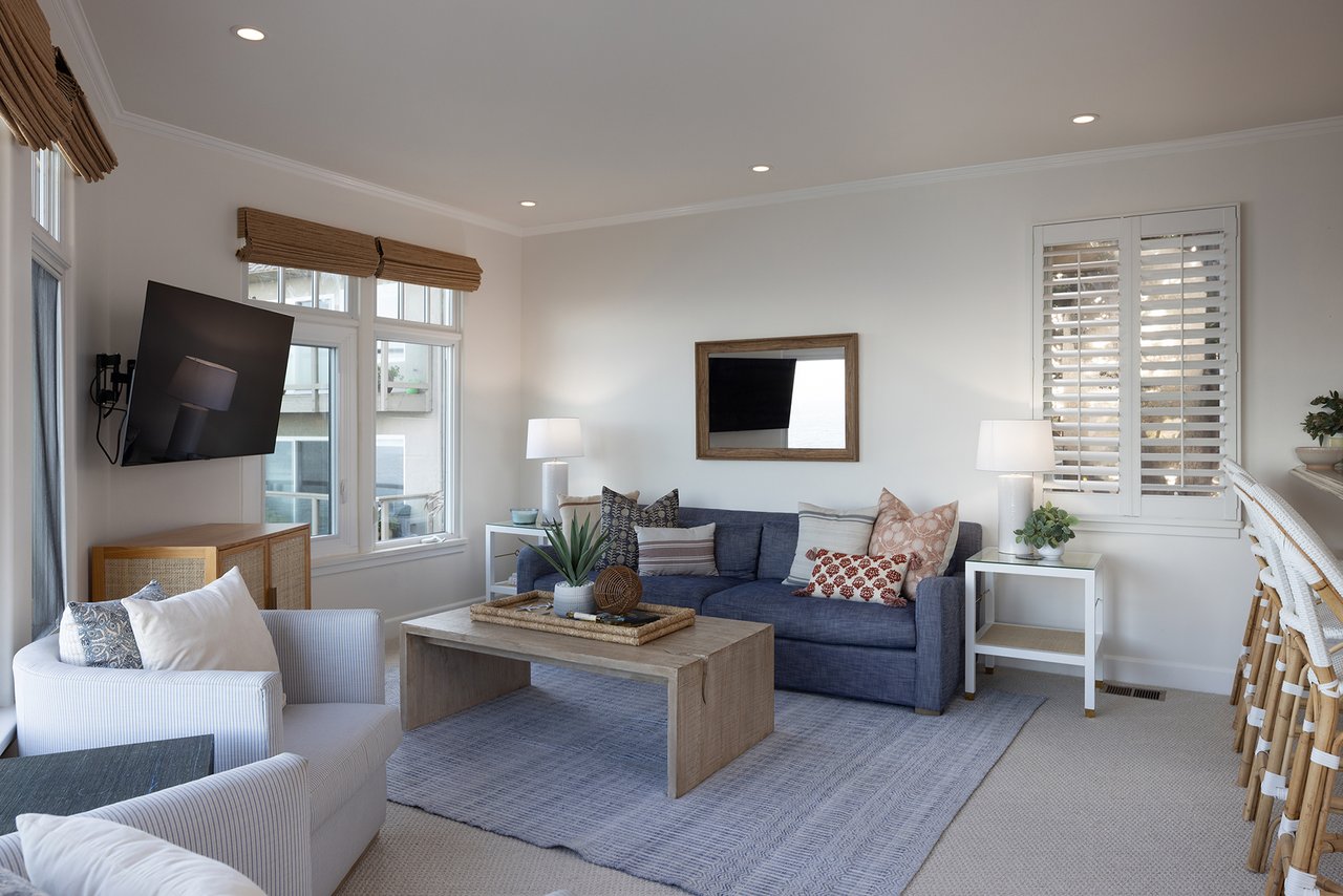 Capitola Oceanfront Retreat - 4840 Cliff Drive