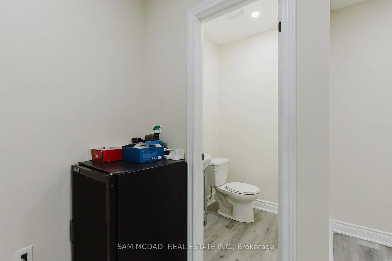 Single Office - 728 Main St E