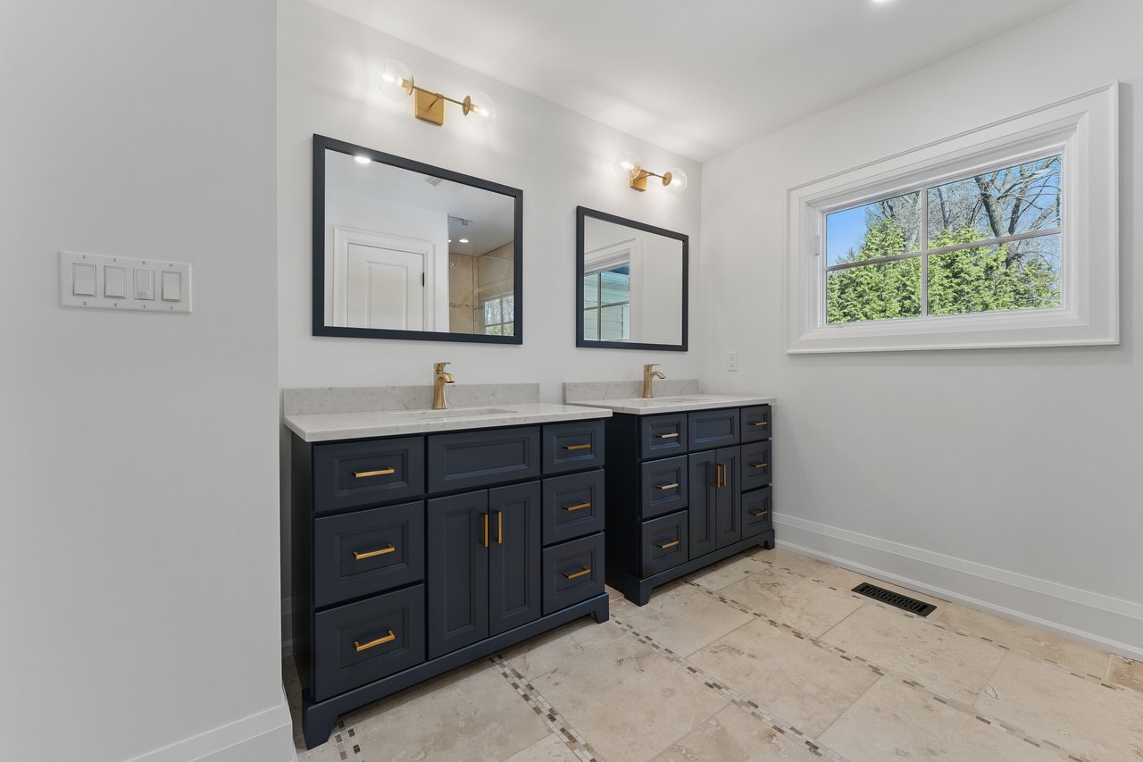 1543 Point-O-Woods Road