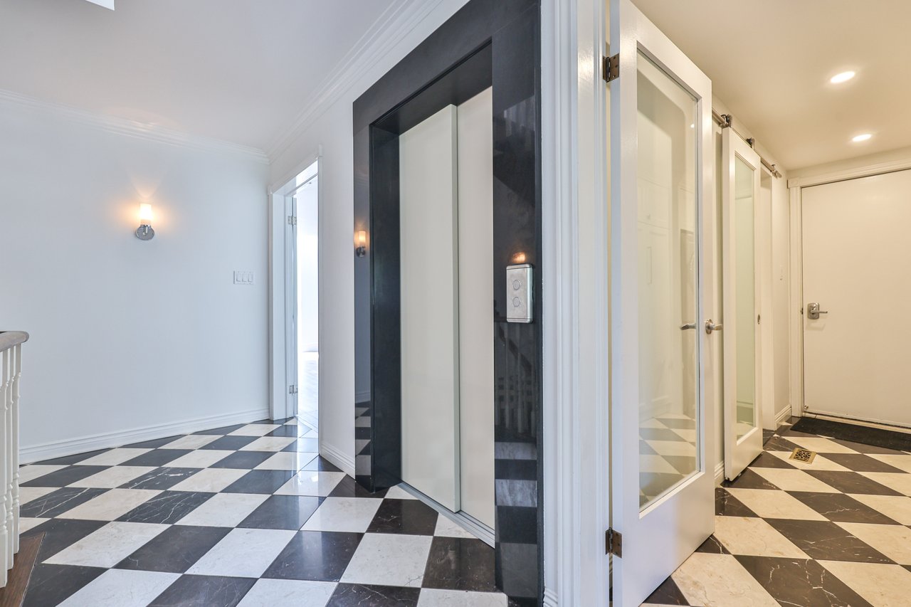 108 Whittington Place, Oakville