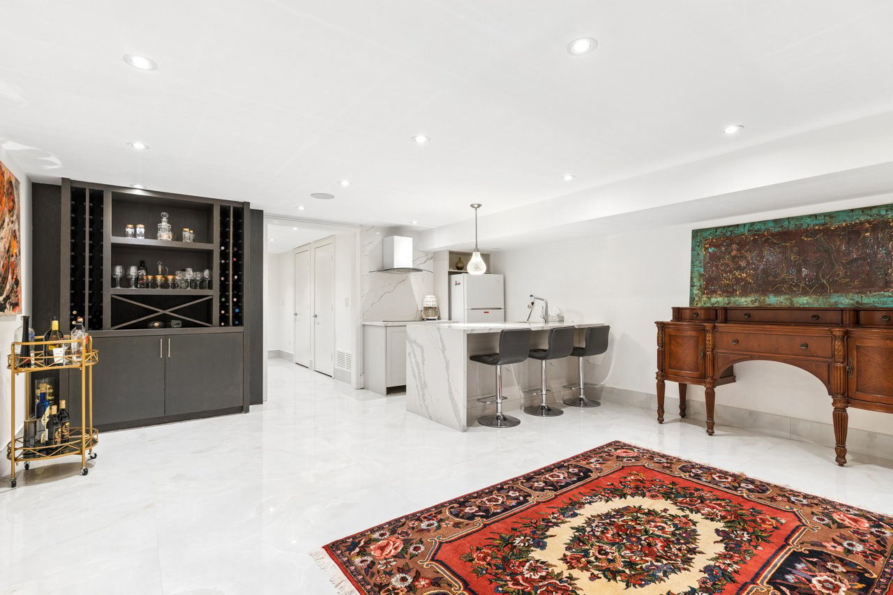 150 Sandringham Drive