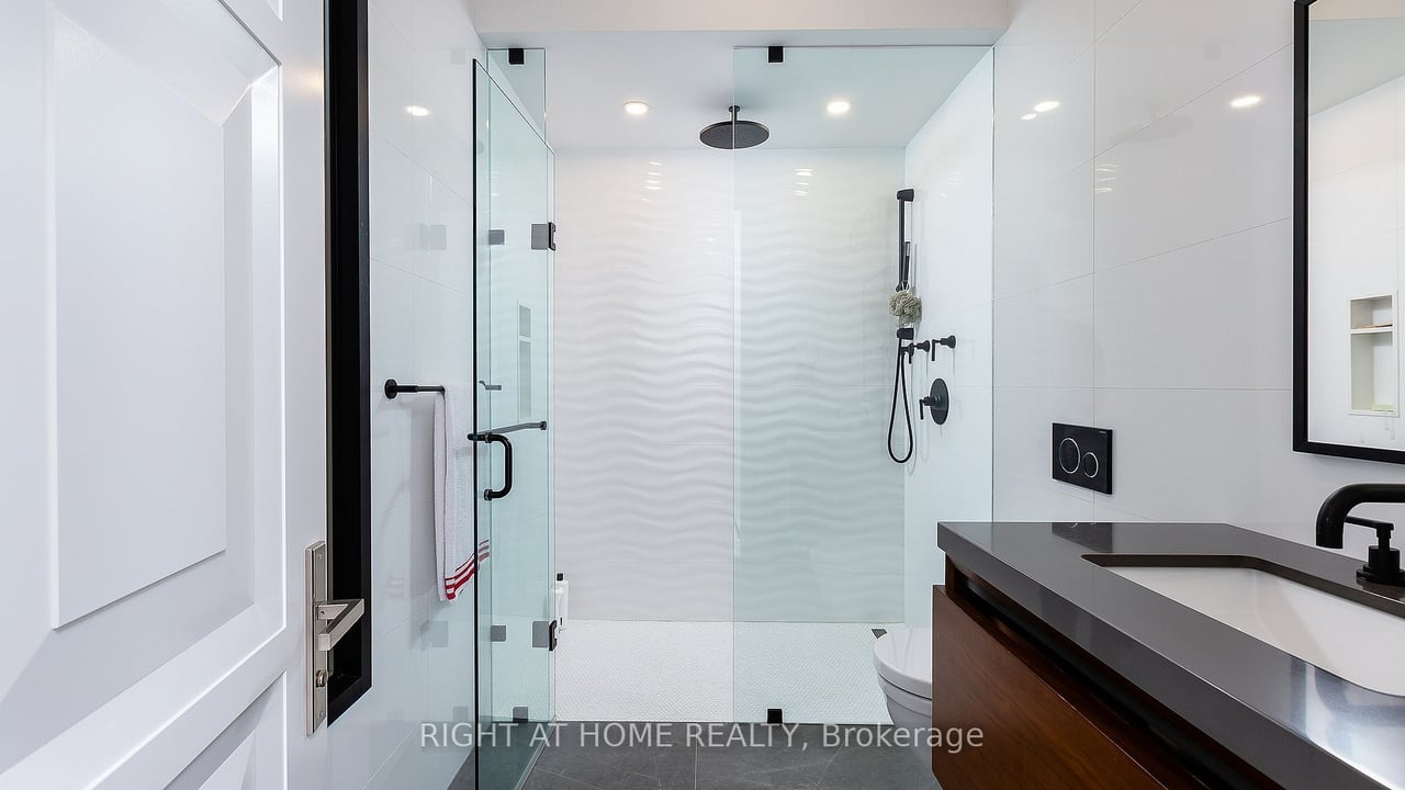 YORKVILLE FORESTY LUXURY