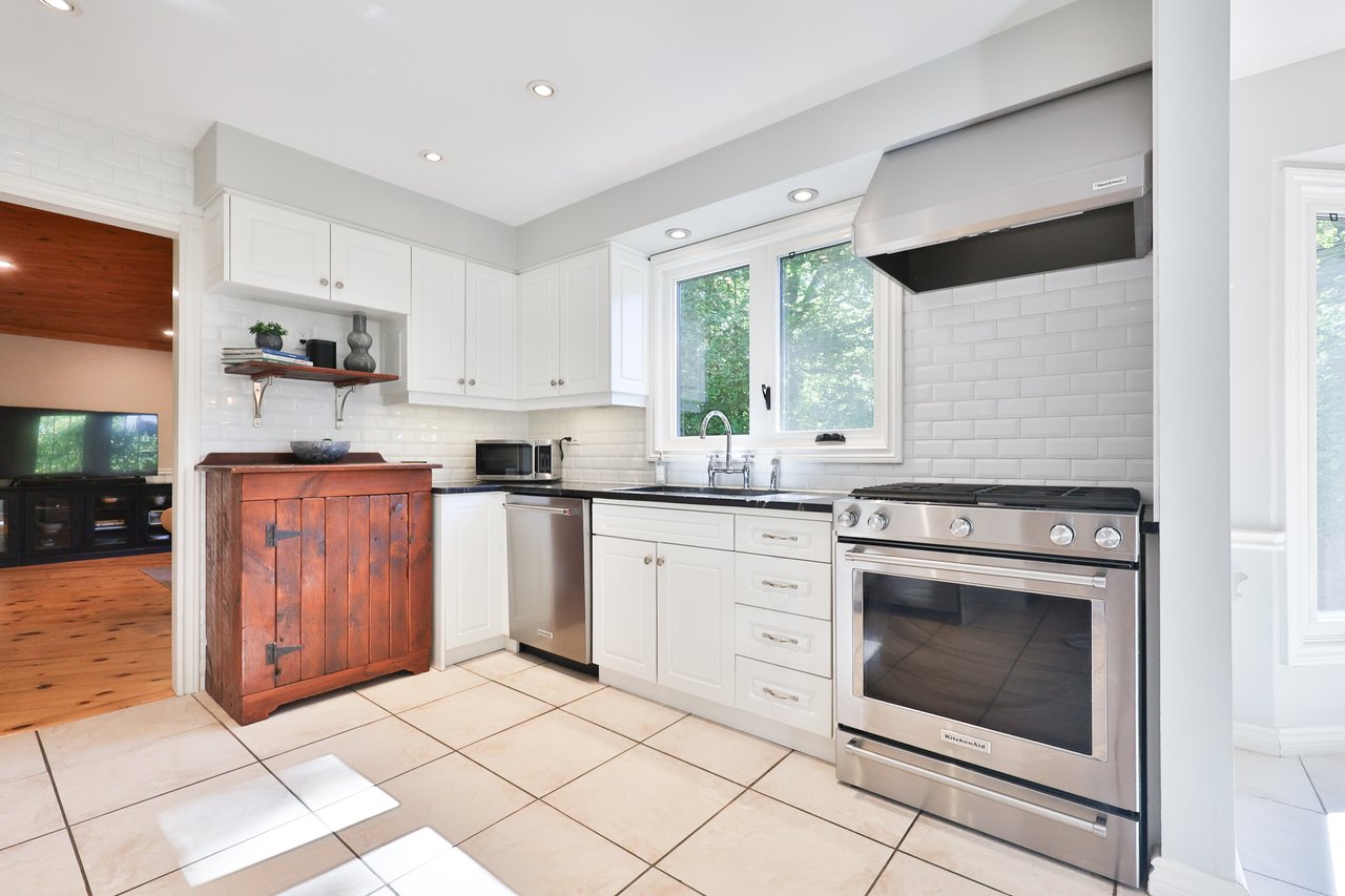 206 Rossmore Boulevard, Burlington
