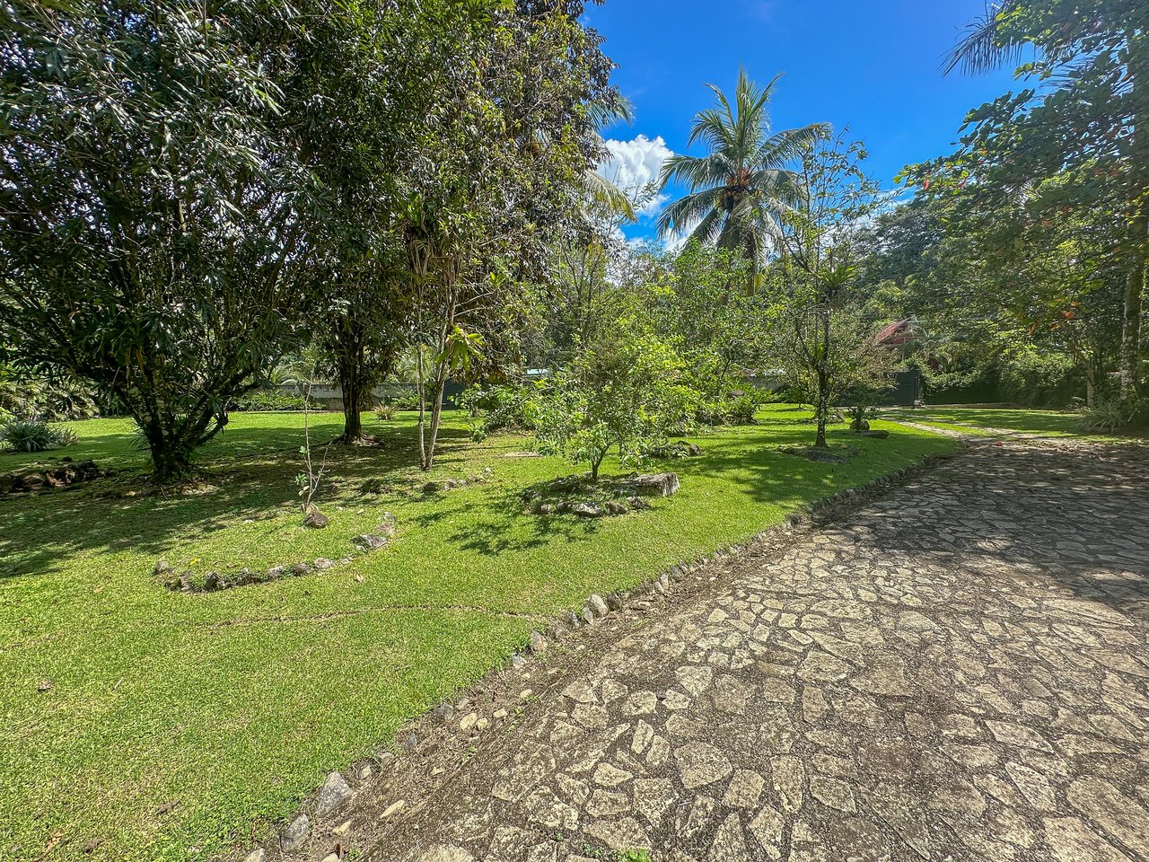 A riverfront 3-bed home on a large property In Ojochal, Costa Rica