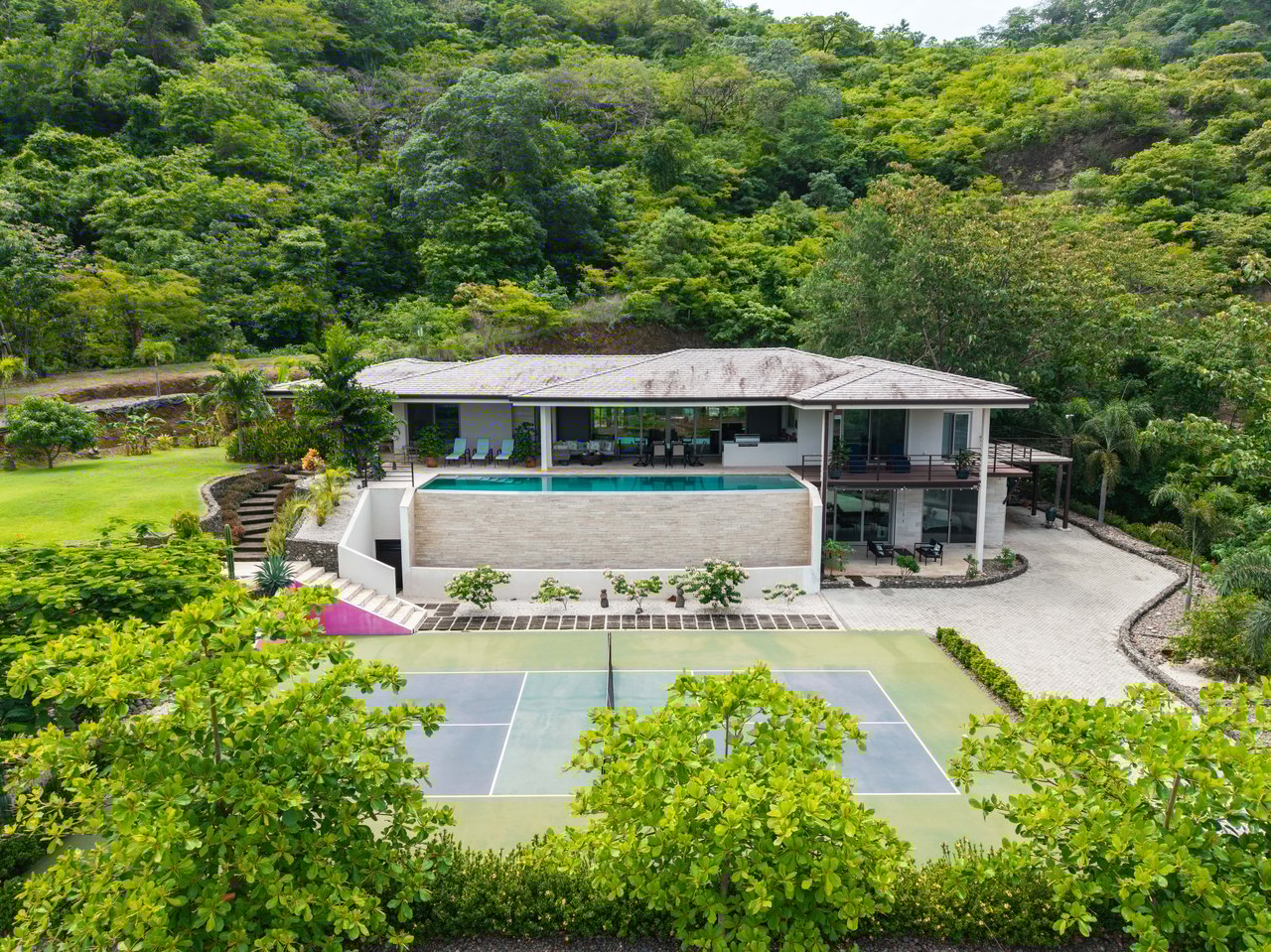 Casa Pickle on the Hill | Spacious Private Estate with Pickleball Court, Mature Gardens & Independent Guest Apartment