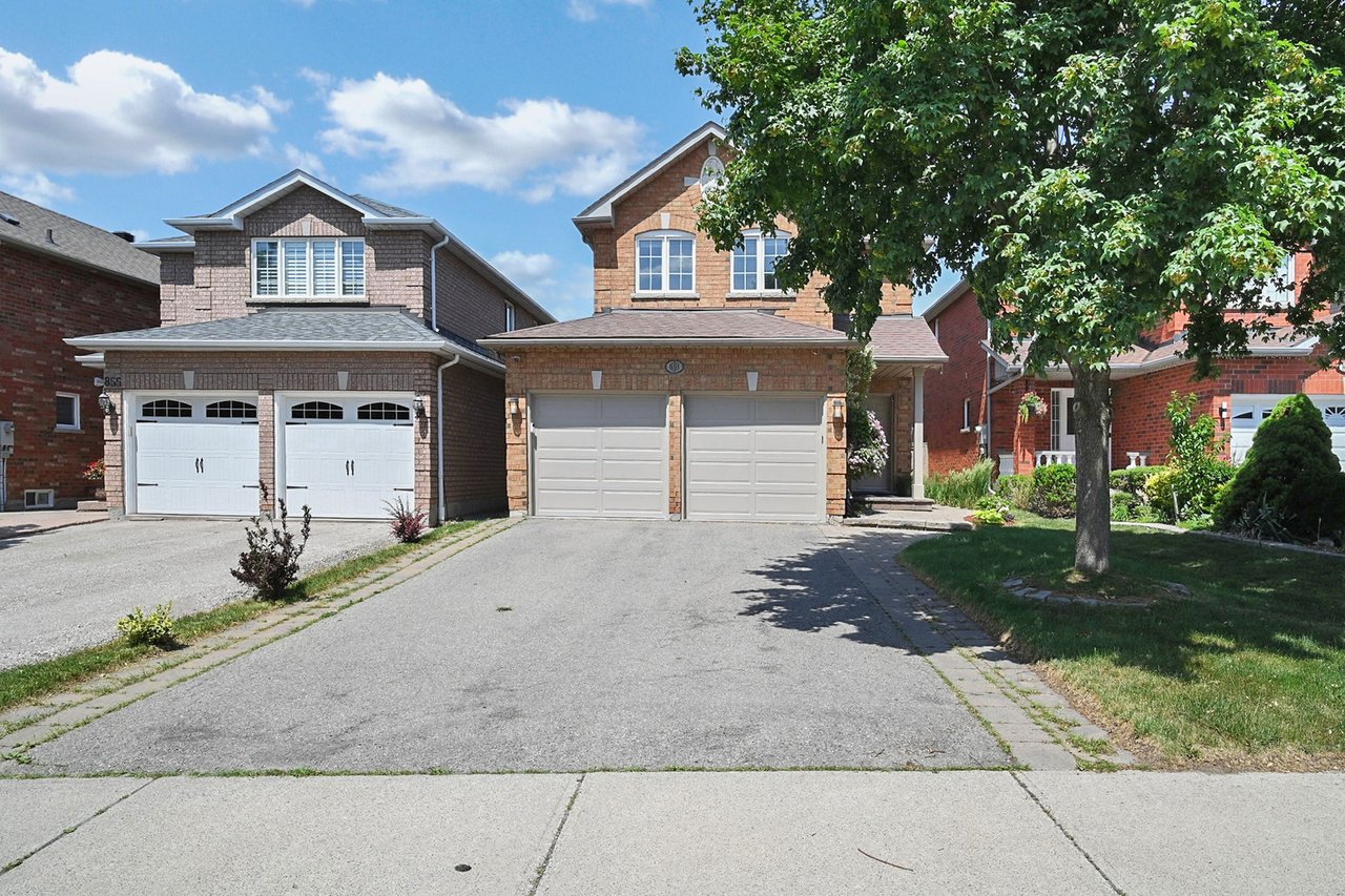 851 Clemens Crescent
