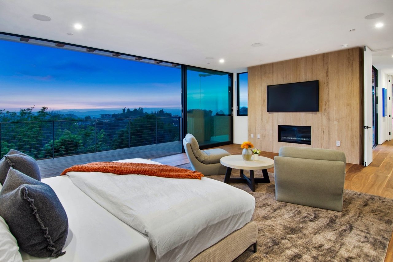 9040 Alto Cedro Drive