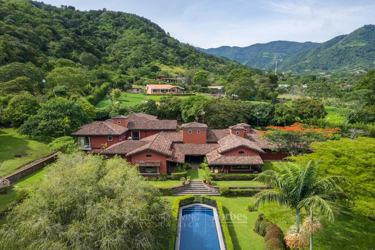 19759 - Architectural Hacienda Style Luxury Villa inTranquil Natural Oasis