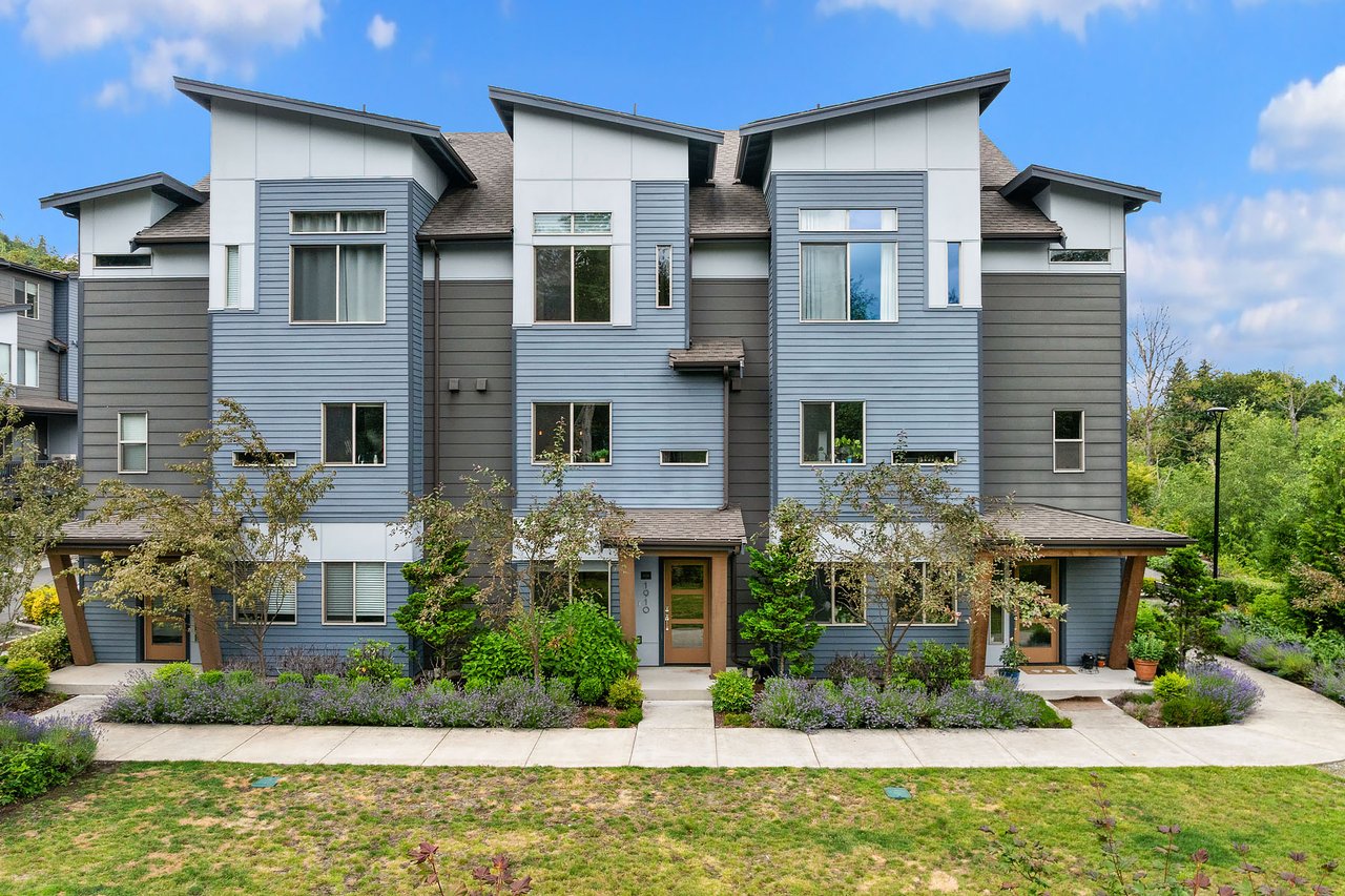 A Rare blend of Style, Comfort, & Convenience - Issaquah
