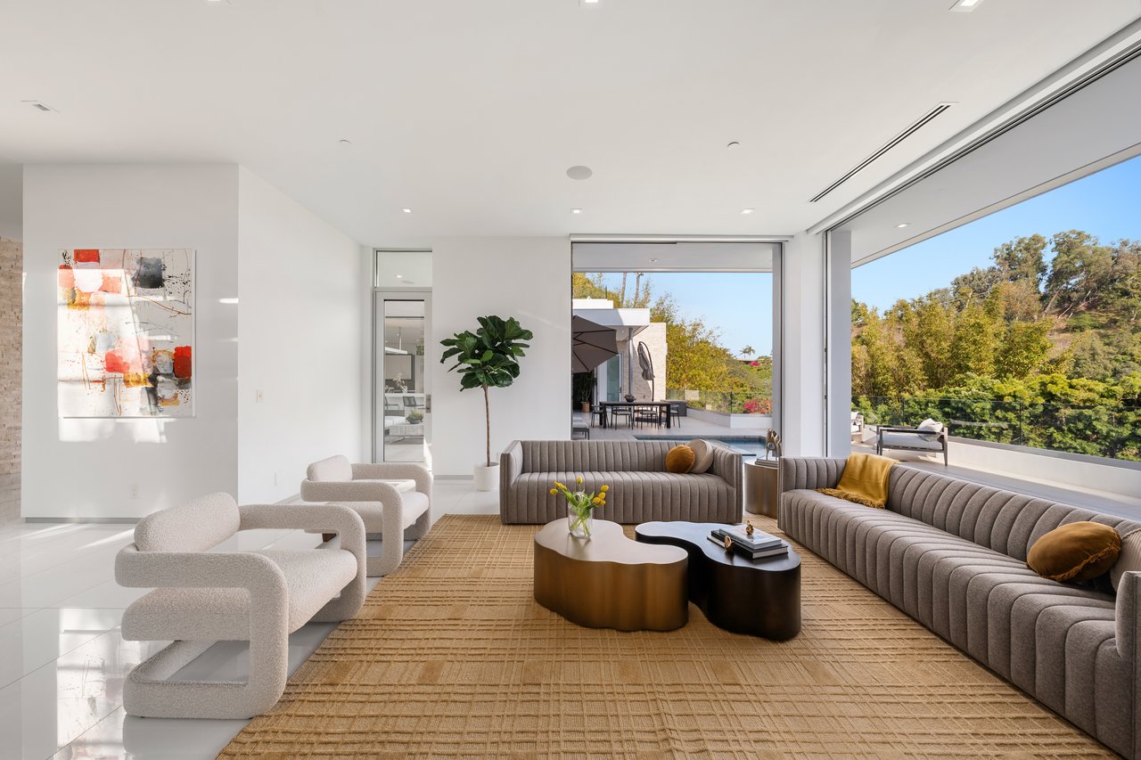 9311 Readcrest Dr, Beverly Hills