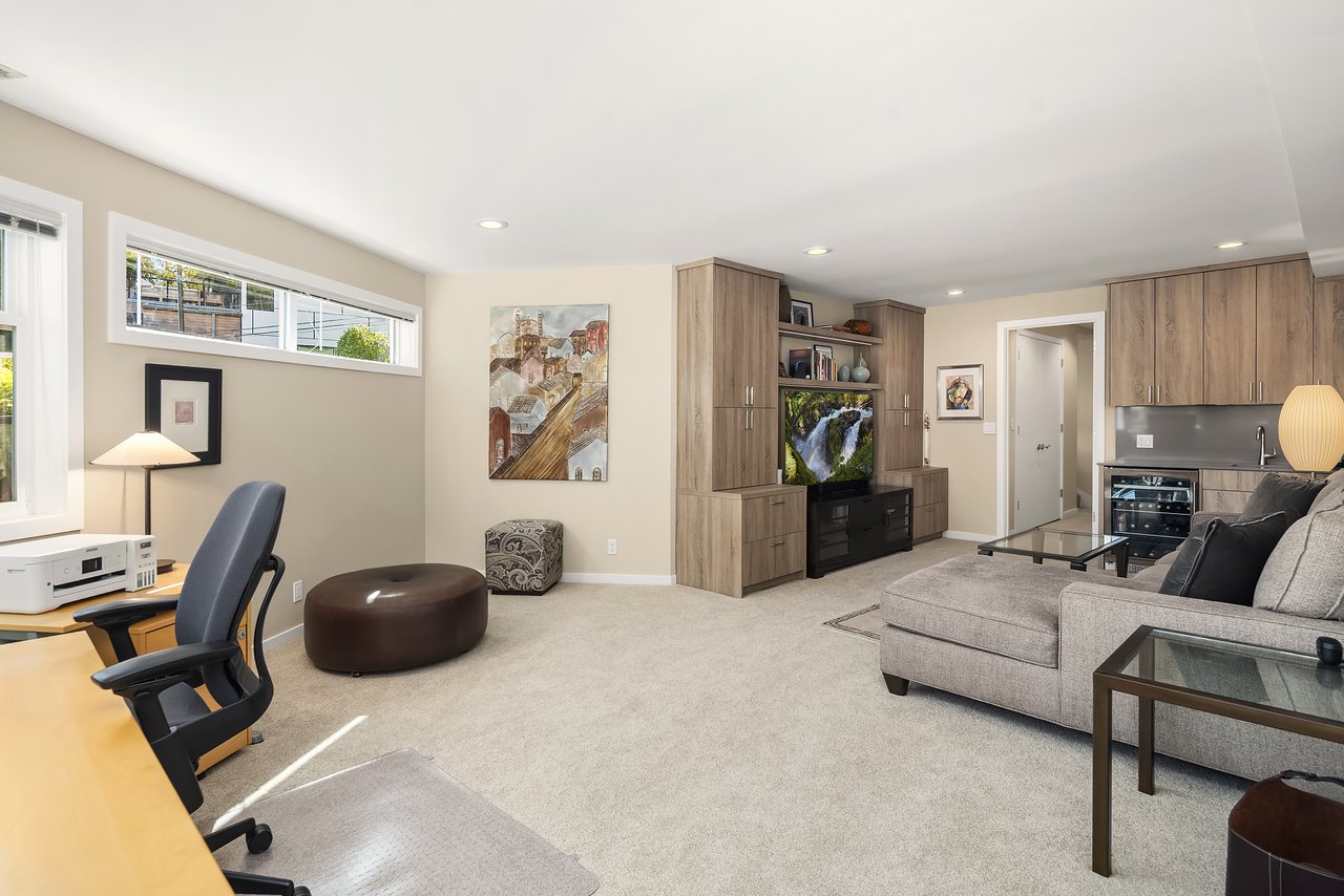 2604 W Lake Sammamish Pkwy NE