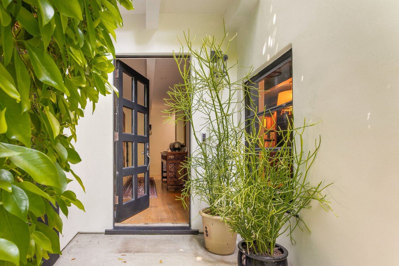 8917 Dorrington 