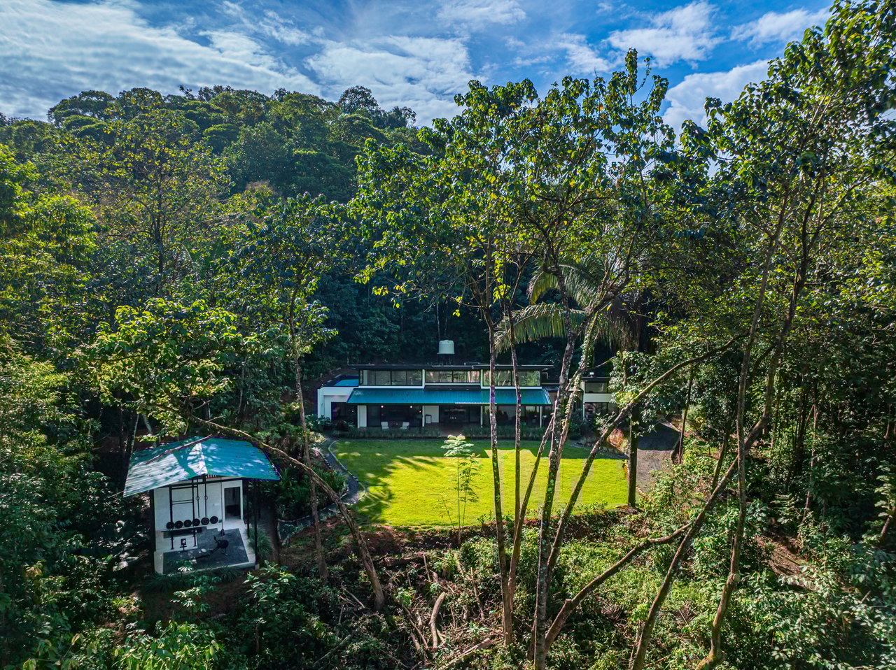 Contemporary Mountain View Villa – 5 Minutes to Playa Dominical