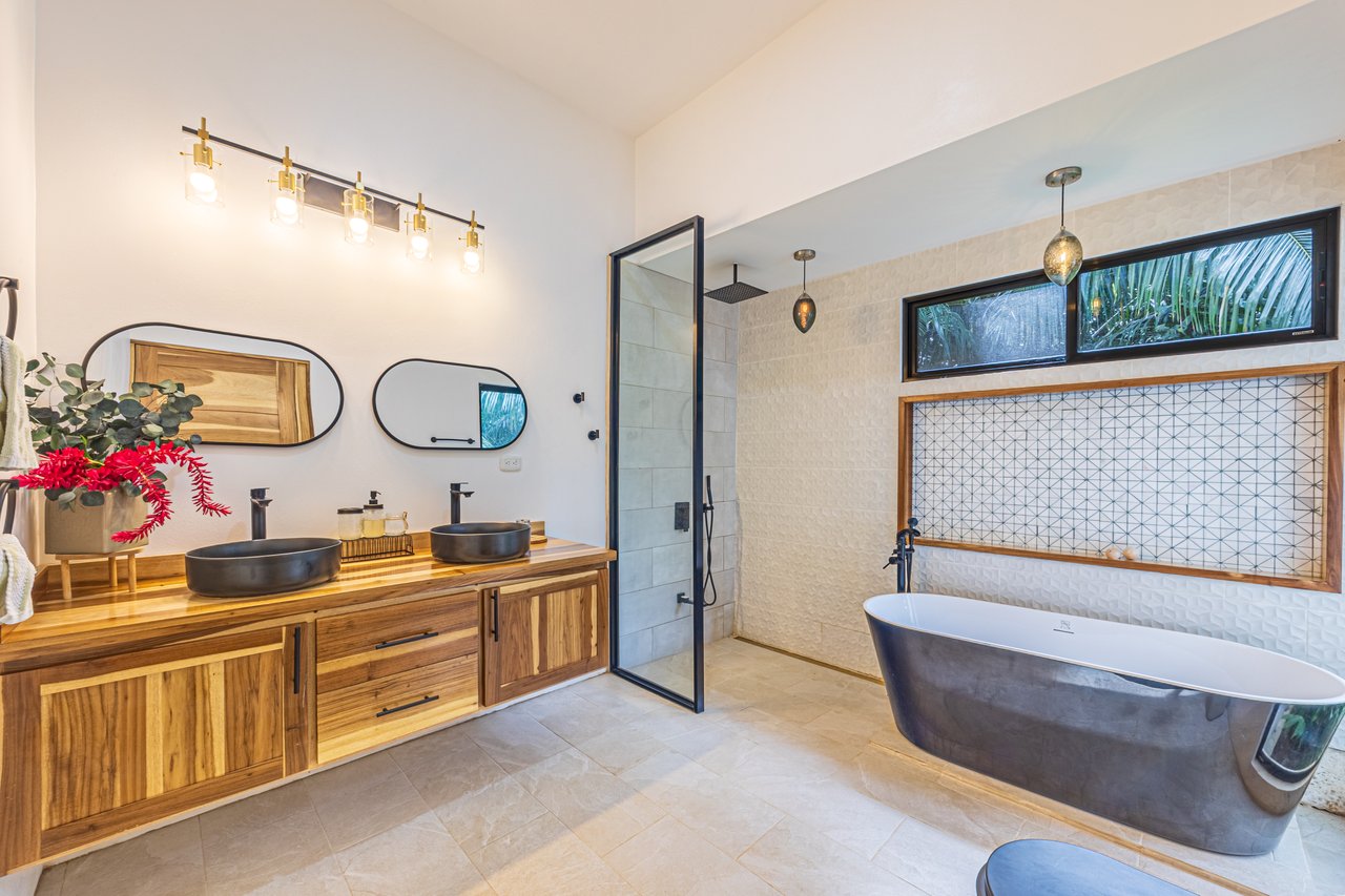 CASA PALMA VERDE – 3 Bedroom & 3 Bathroom Home with Bathtub, Big Pool and Extra Building Site – 0.72 Acres