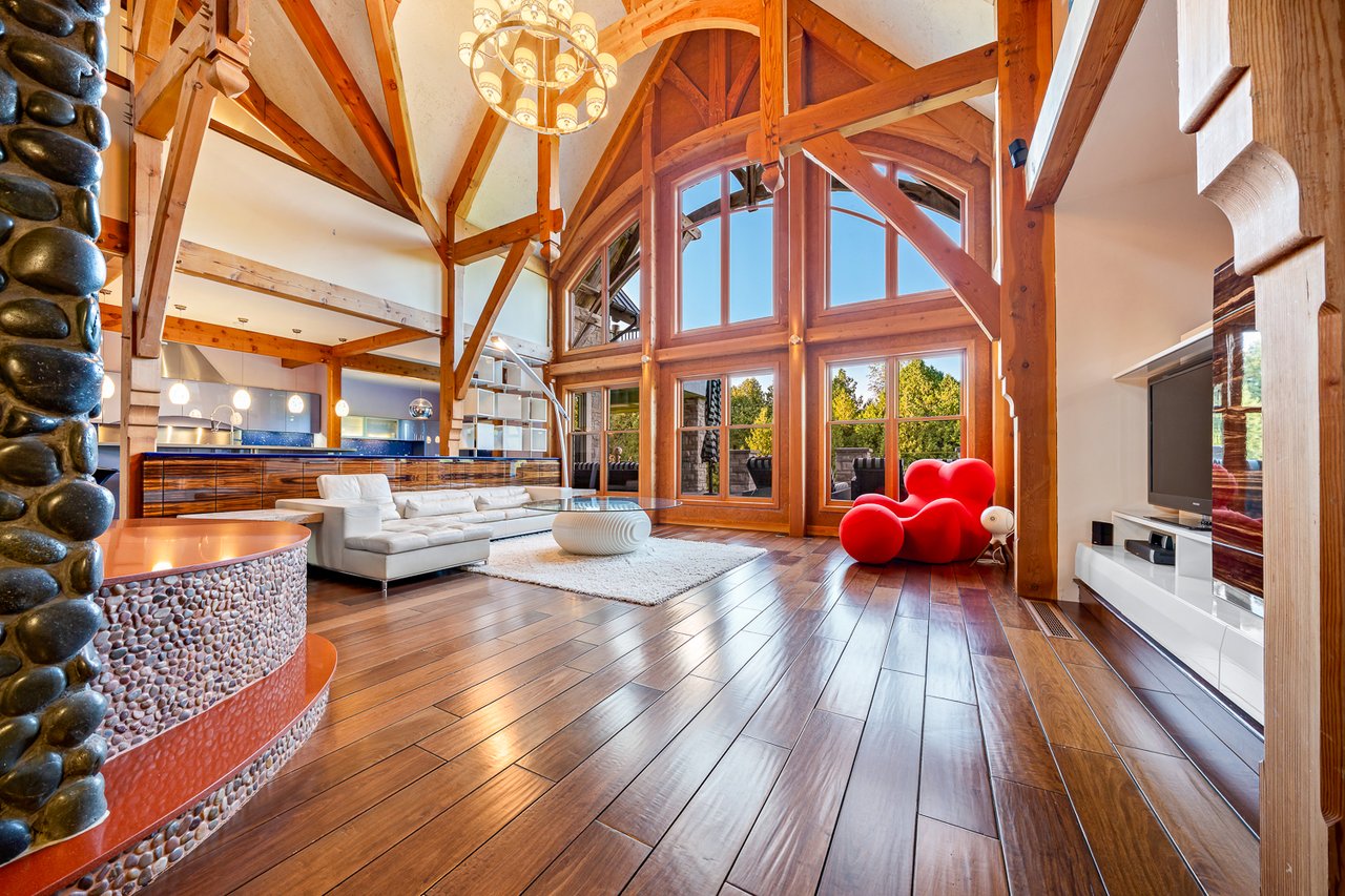  One-Of-A-Kind Residence 