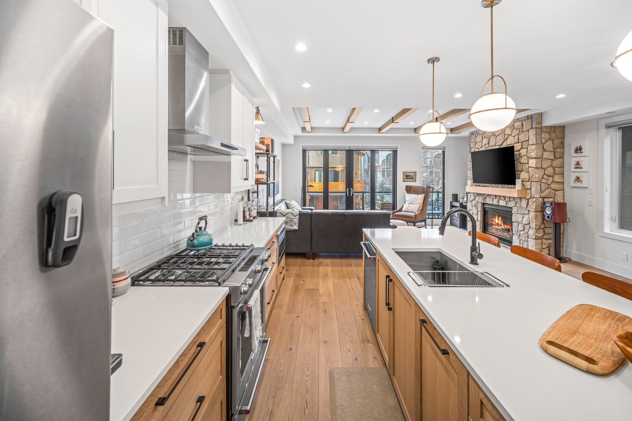 810 3rd Street Unit: 4