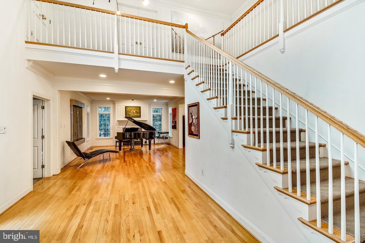 105 Laurier Pl