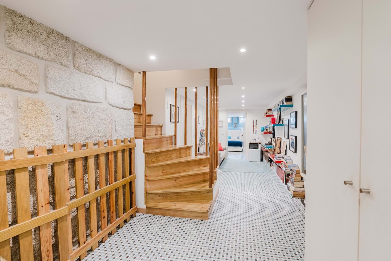 Beautifully Restored Townhouse Property with license for Short-Term rental in Bonfim, Porto