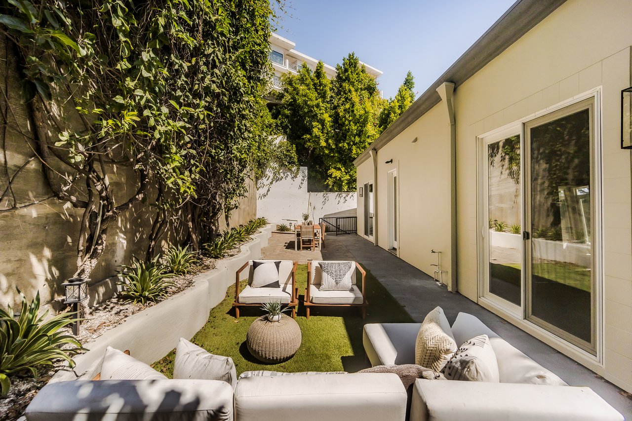 1969 Curson Pl, Hollywood Hills 