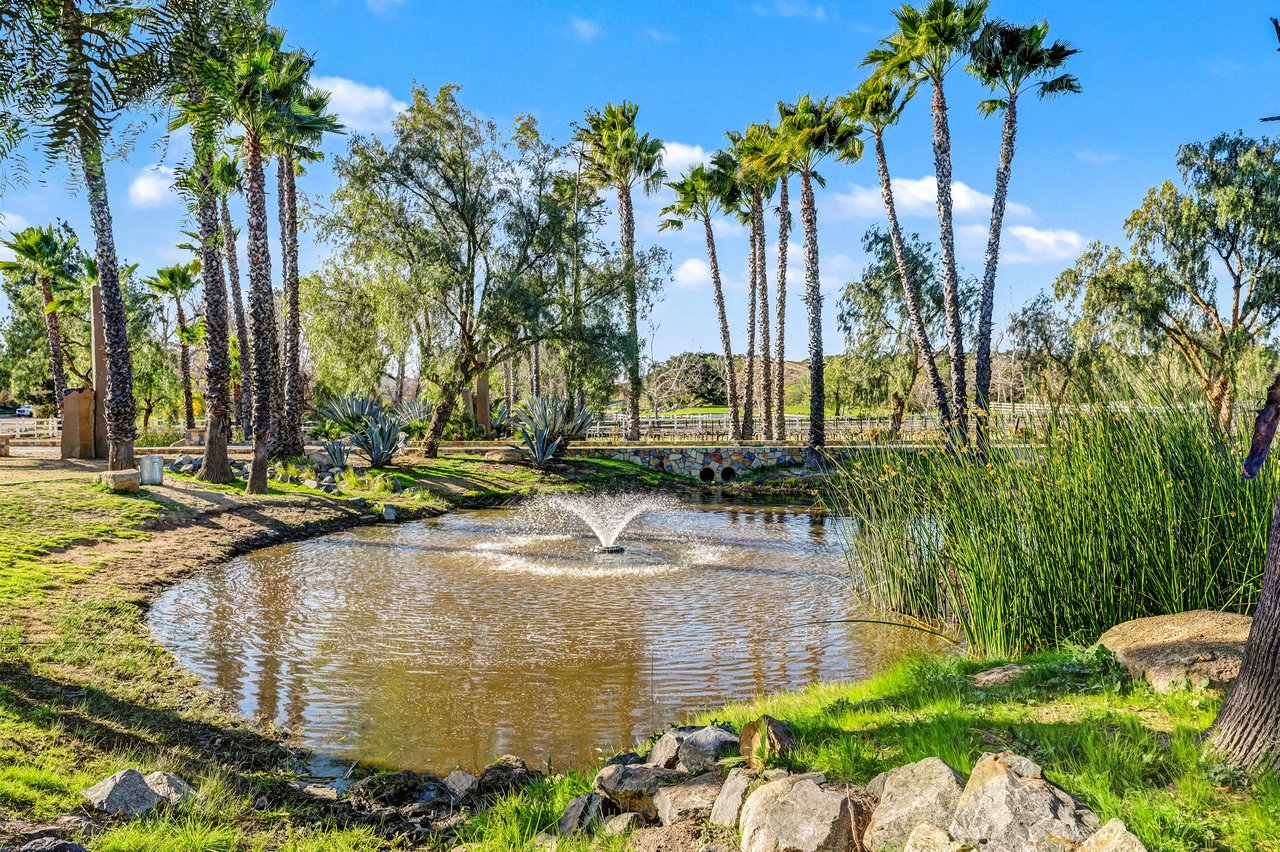40801 Avenida La Cresta