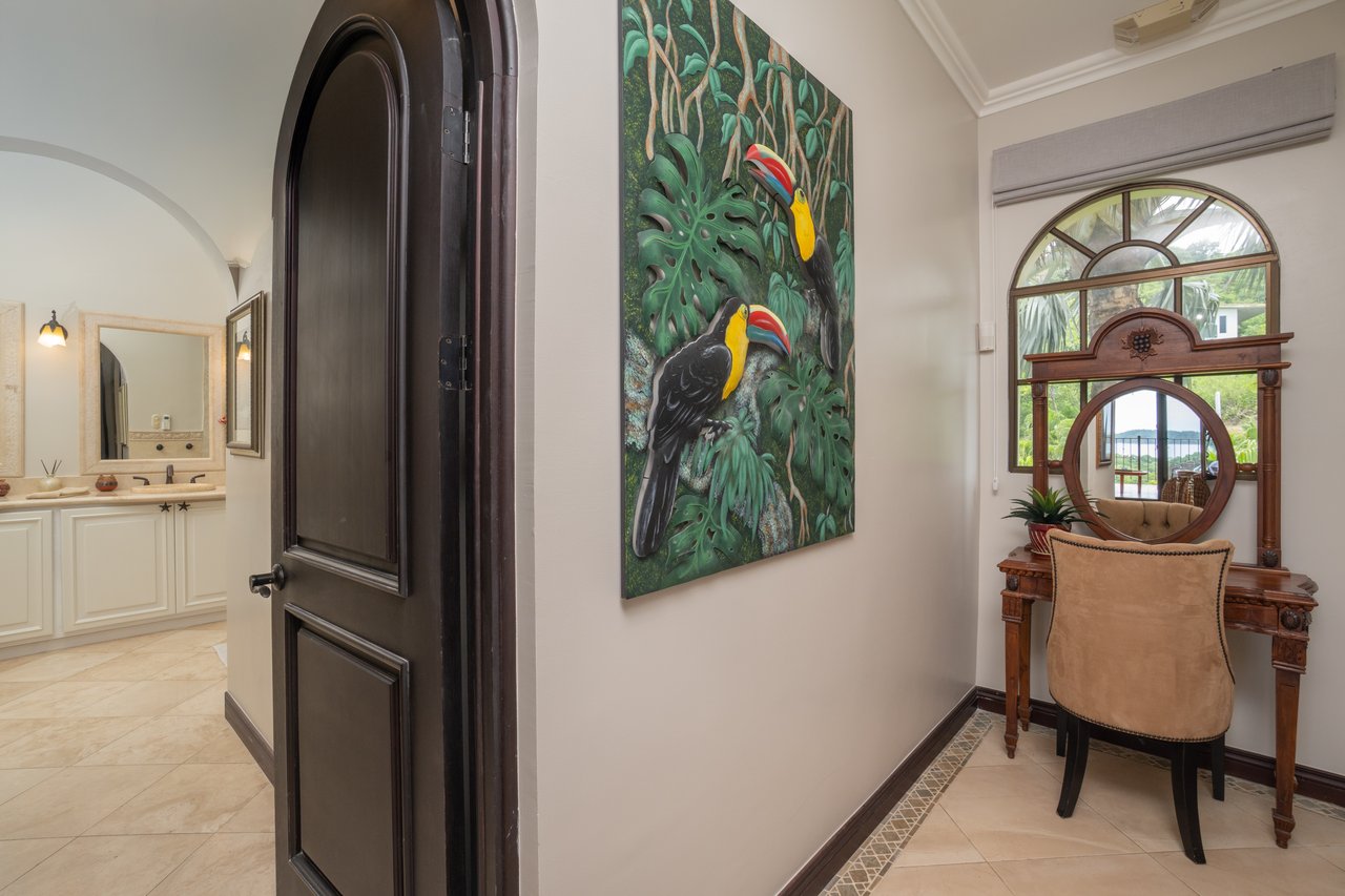 Casa Loro - Luxury Estate