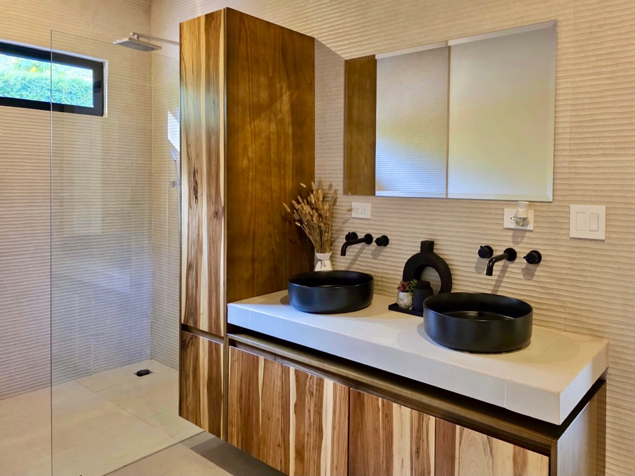 Stunning New Modern Home in Ojochal – Usable Lot Surrounded by Jungle and Creeks