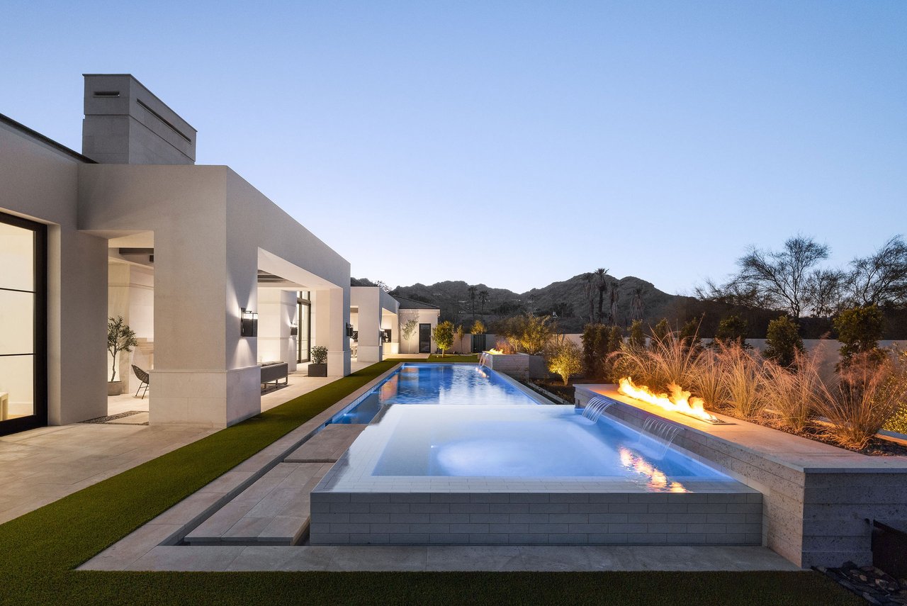 6512 E HUMMINGBIRD LN