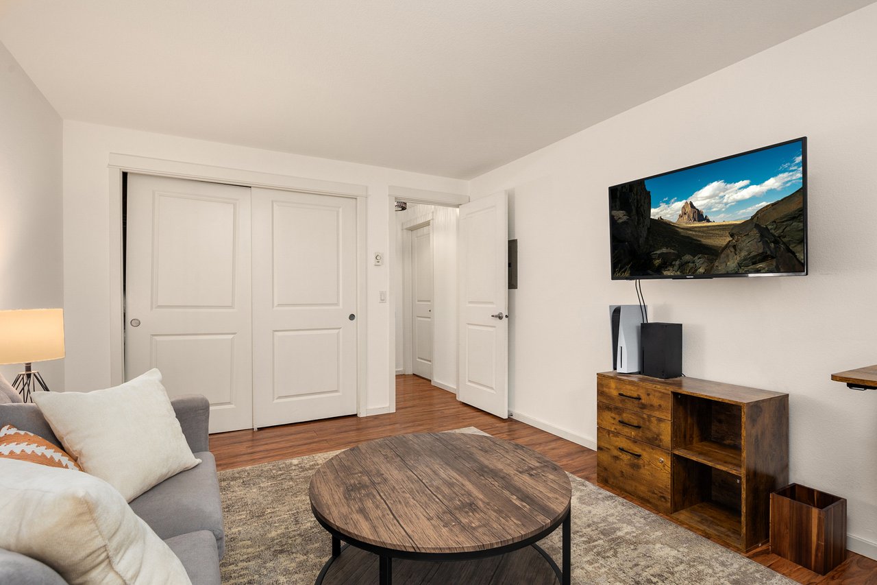 215 9th Street Unit: D102