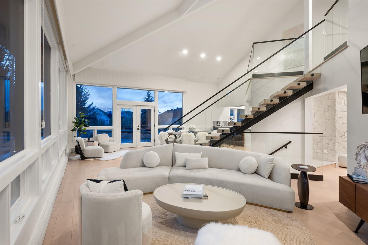 Designer Living with Unmatched Mountain Views