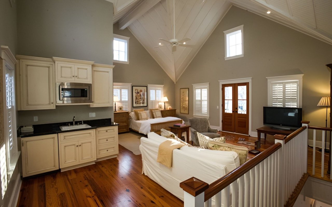 Homes With Guest Quarters