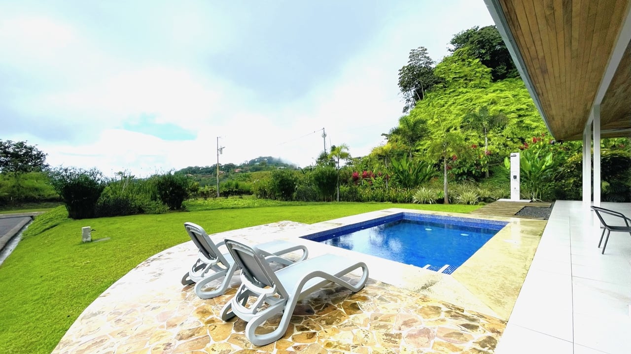 Tropical Turnkey Retreat in Gated Community