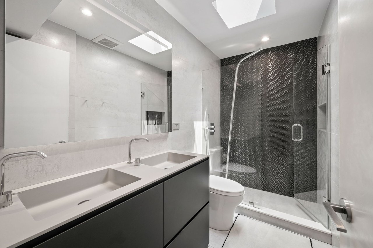 2321 N. Geneva Terrace, Unit C
