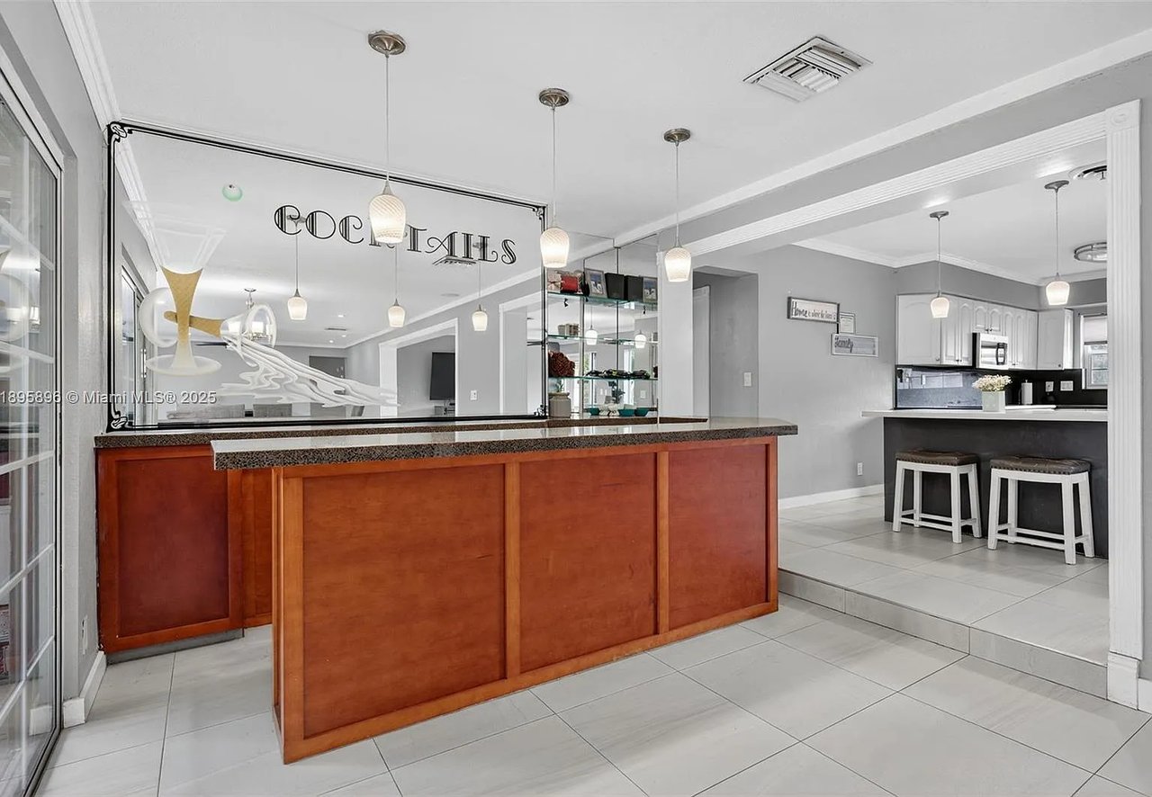 801 Holly Ln, Plantation