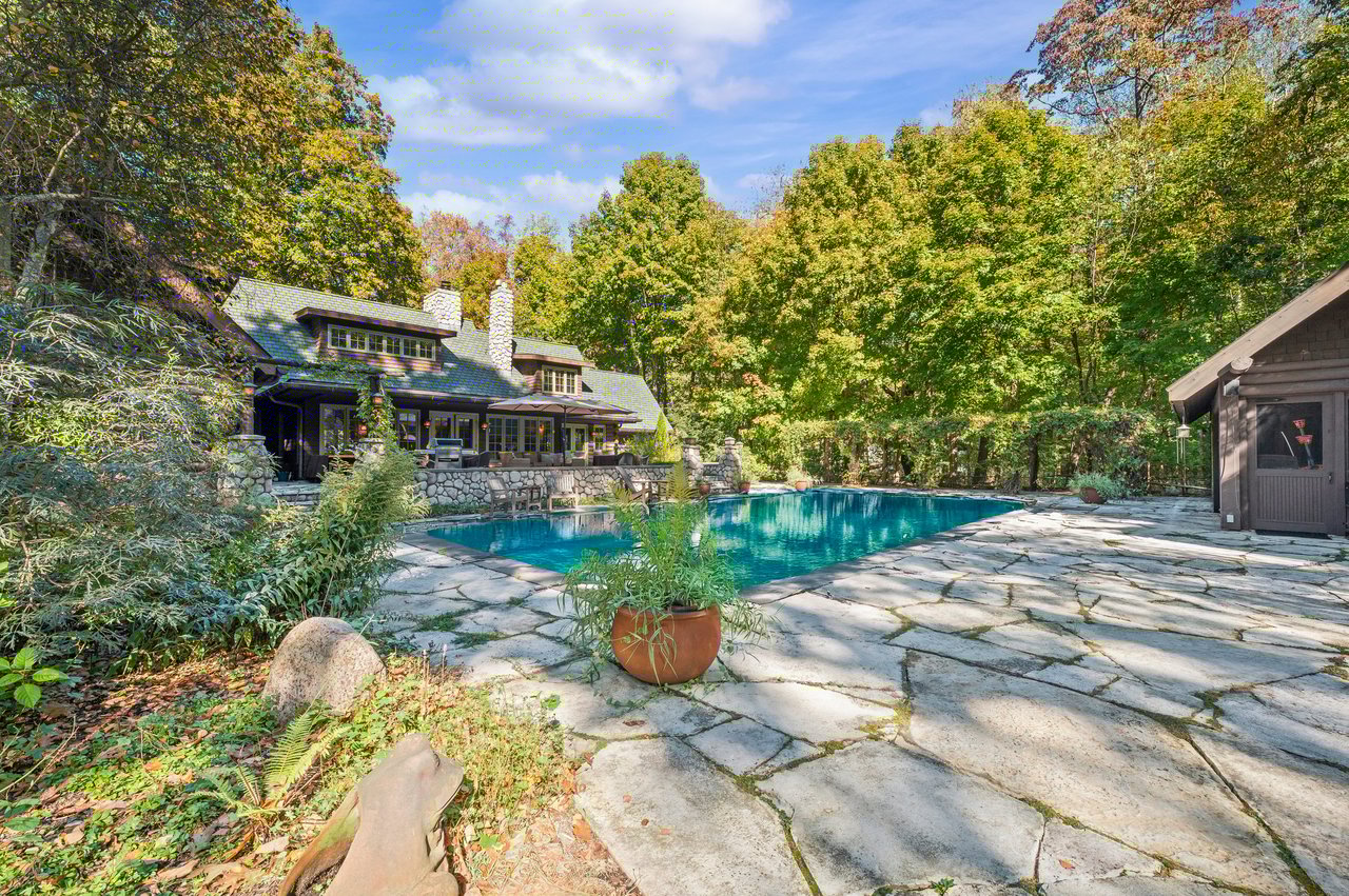 14657 Lakeshore Road